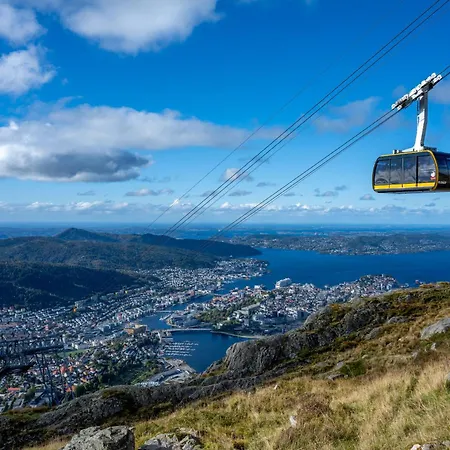 Roomsly - Cozy Hilltop Hideout In 아파트 *