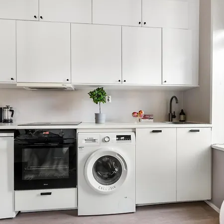 Roomsly - Cozy Hilltop Hideout In *