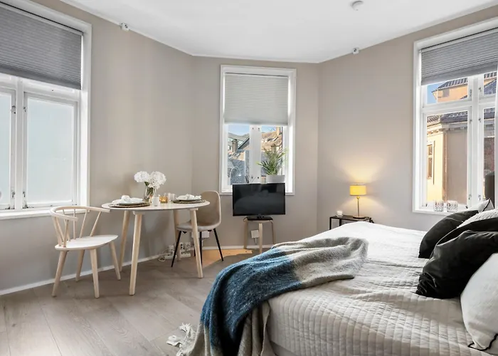 Lägenhet Roomsly - Cozy Hilltop Hideout In