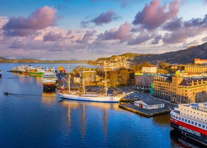 Roomsly - Cozy Hilltop Hideout In *