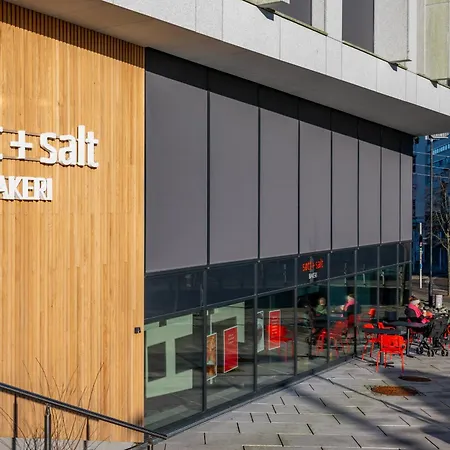 Roomsly - Cozy Hilltop Hideout In Apartamento